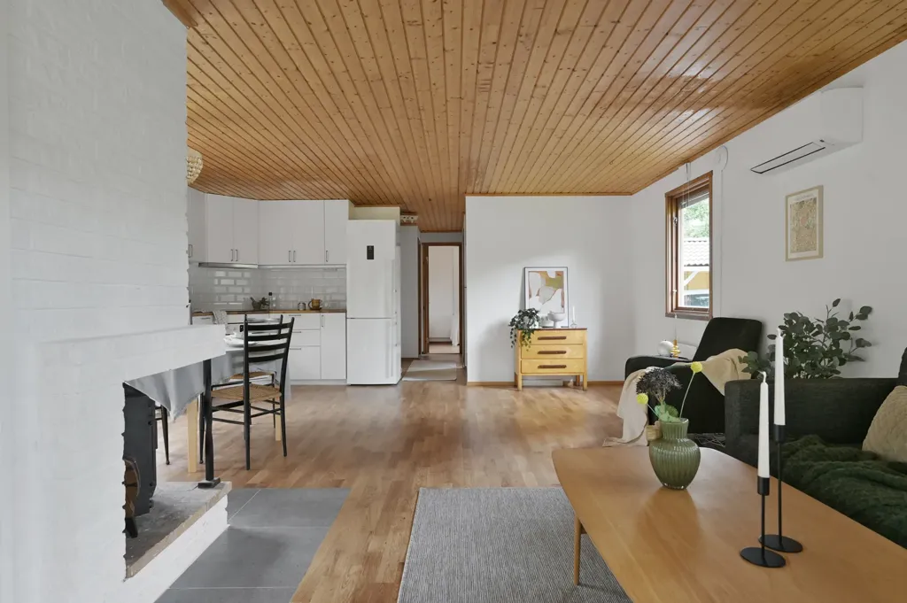 Elutuba - Renovated Villa with Garden in Raksta