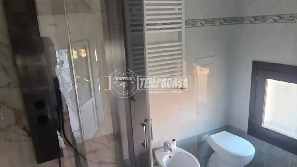 Bagni - Rustic-Style Flat with Balcony in Cerro Maggiore