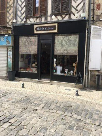 Välivaade - Mixed-Use Building with Commercial Space in Noyon