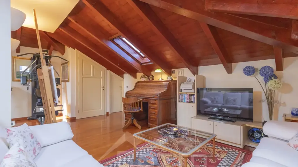 Pièces - Historic Villa with Central Location in Grignasco