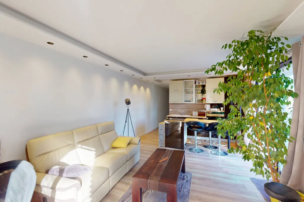 Villa avec Piscine et Vue Panoramique à Contes