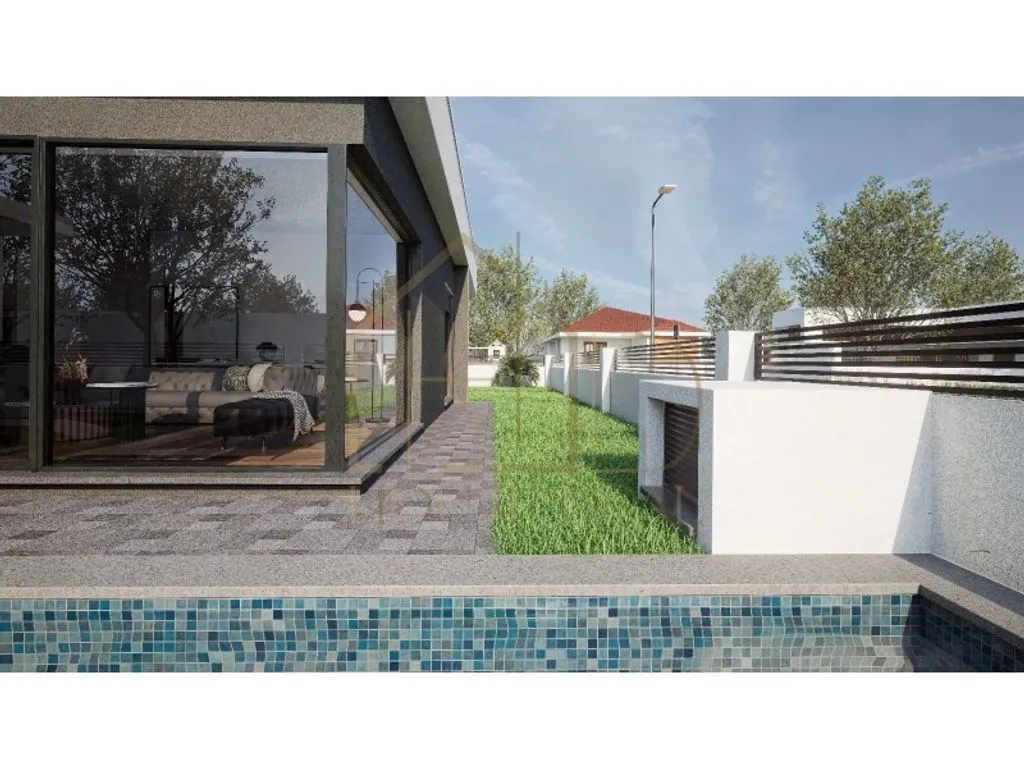 Detached House with Pool in Seixal, Setúbal