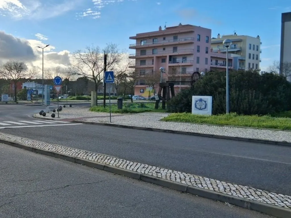 Large Commercial Unit in Loulé, Algarve