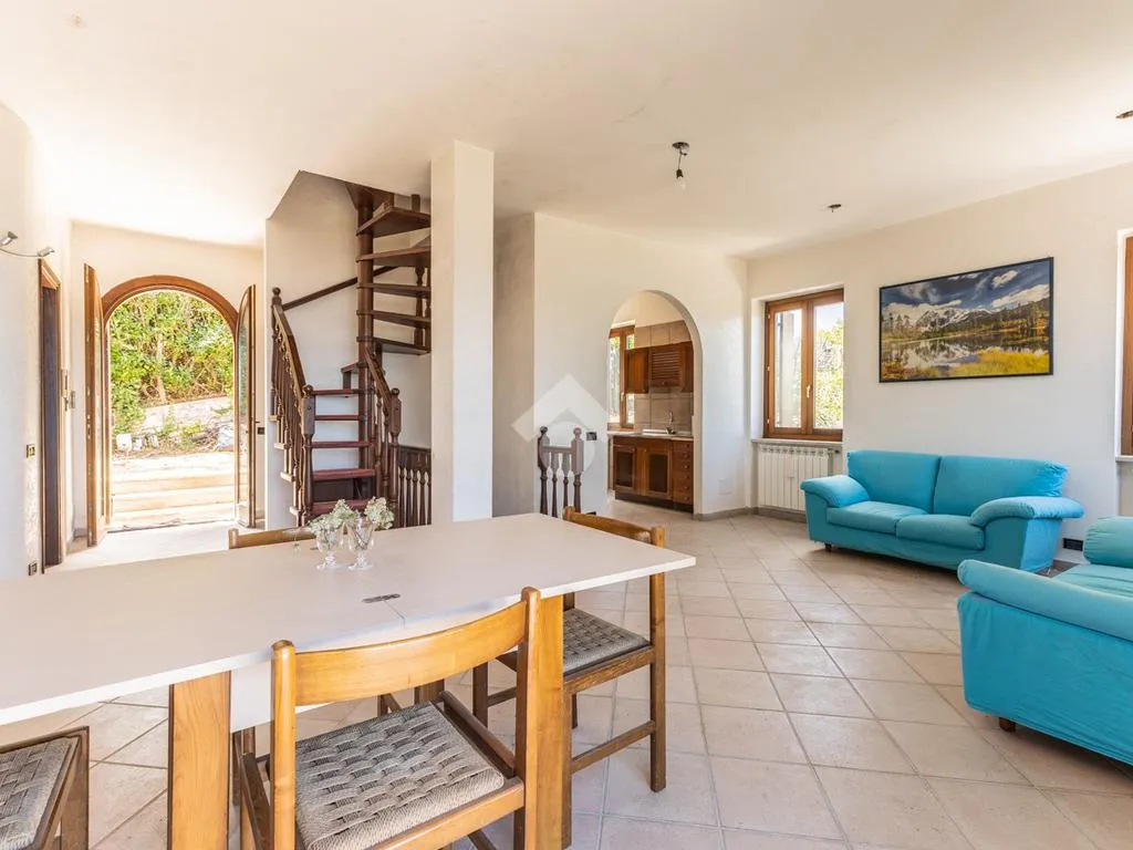 Dining Room - Villa with Lake View in Bracciano