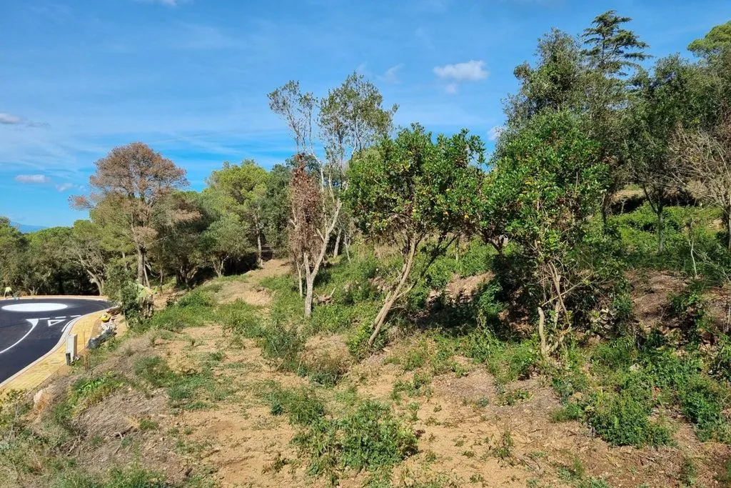 Jardin - Development Land with Mountain Views in Begur