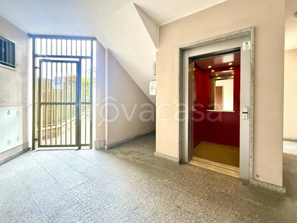 Entrée - Modern Studio with Terrace in Moncalieri