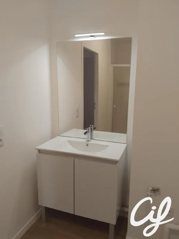 Bathrooms - New Flat with Balcony in La Chapelle-sur-Erdre
