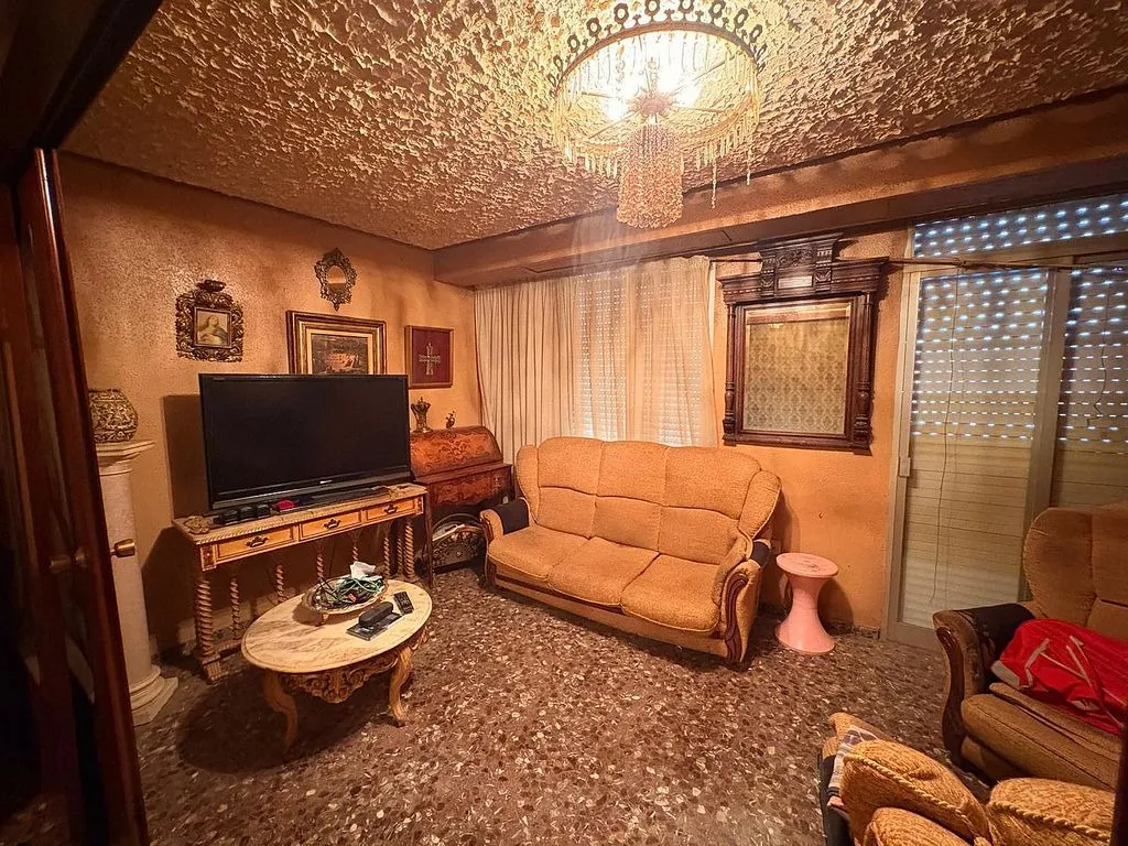 Elutuba - Detached House with Garden in El Castillo Centre