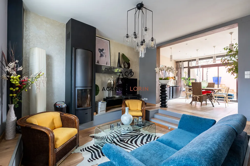 Living Room - 5-Bedroom House with Garden in Chatou