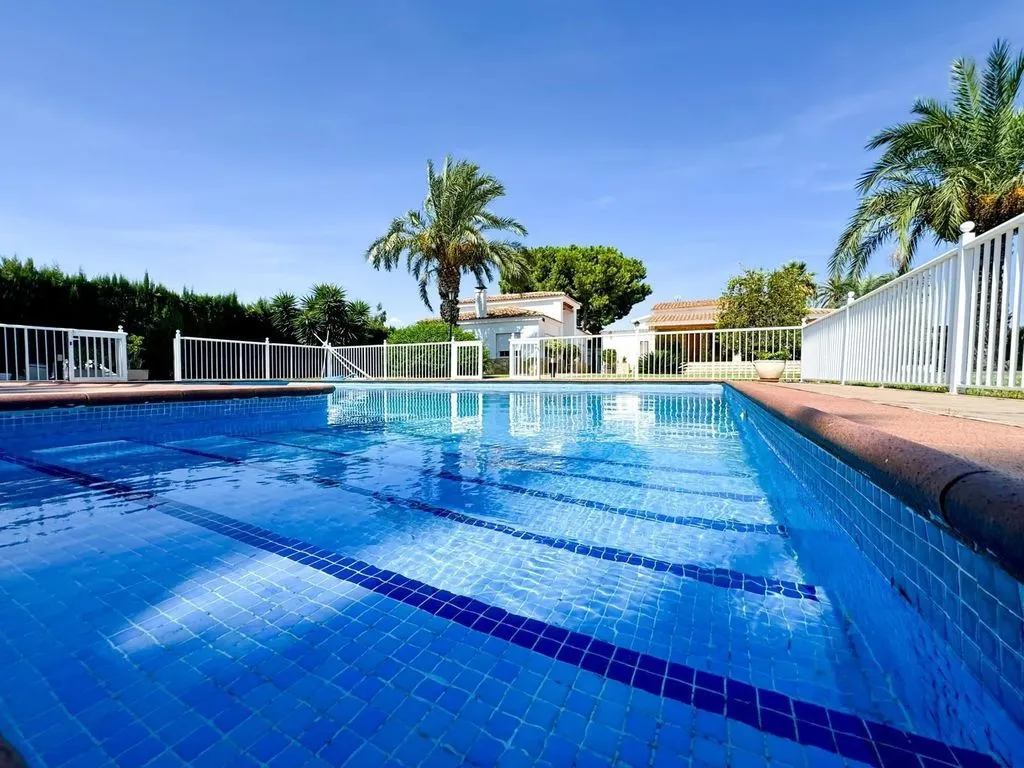 Bassein - Luxury Detached House with Pool in Perleta