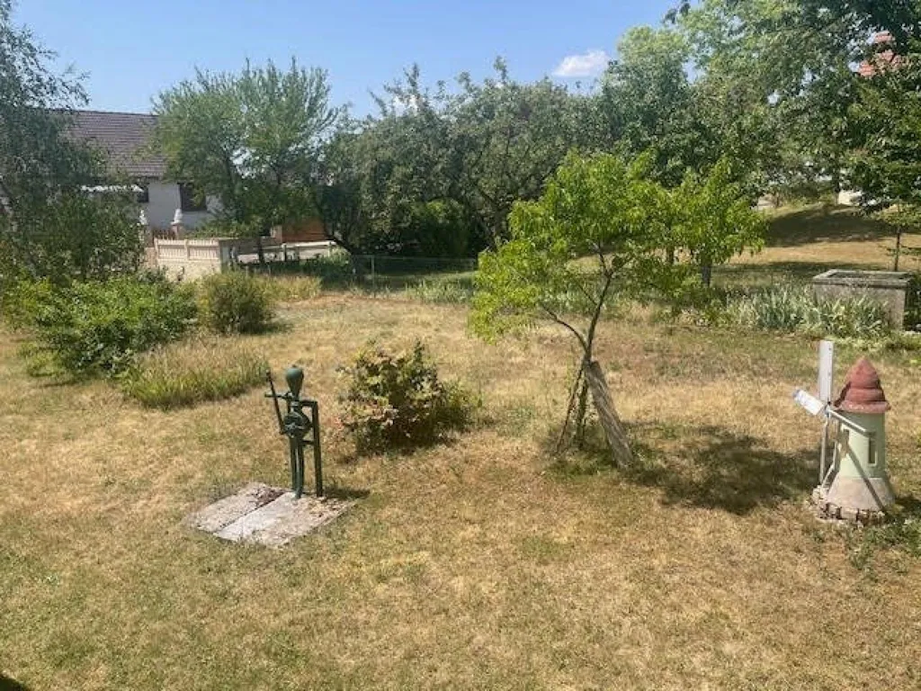 Jardin - Pavillon avec Jardin dans Lotissement Calme à Châtillon-sur-Seine