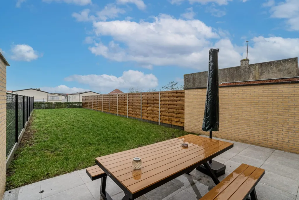 Jardin - Maison Rénovée avec Terrasse à Middelkerke