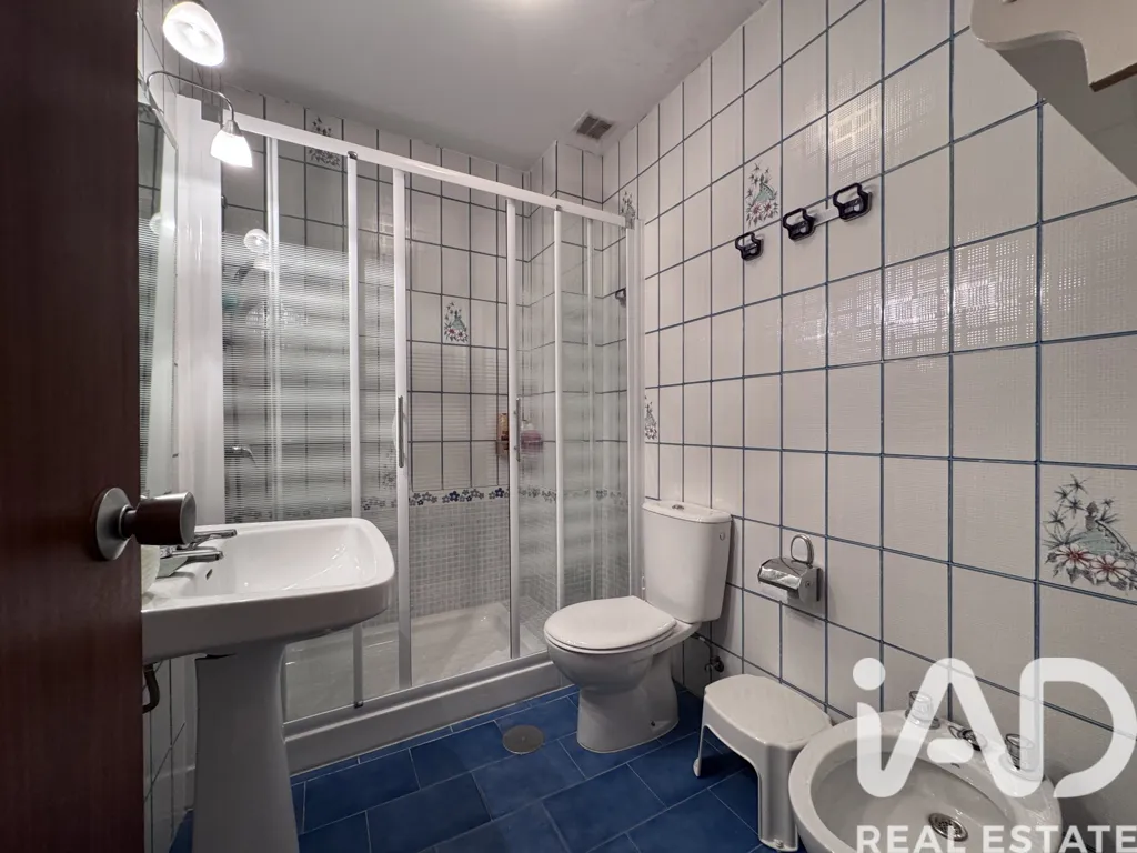 Bathrooms - Bright Apartment with Sea Access in Chipiona