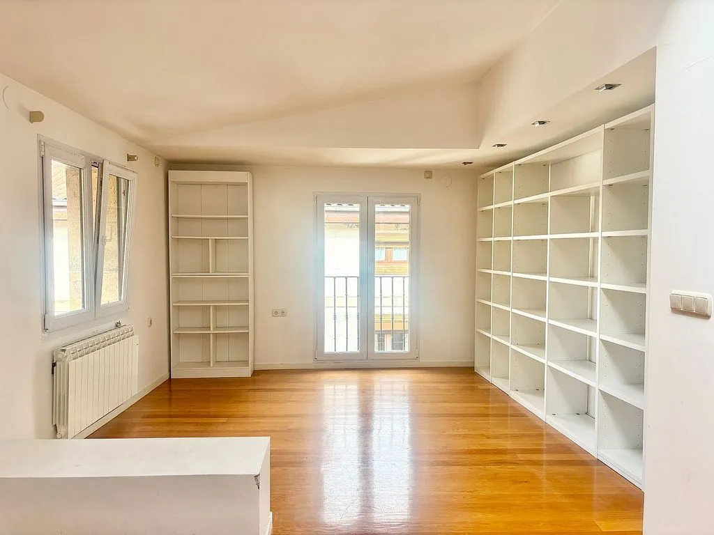 Kabinet - Duplex with Balcony in Ordizia Centre