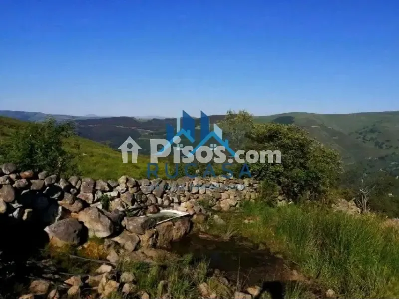Traditional Cabin with Land in Valles Pasiegos