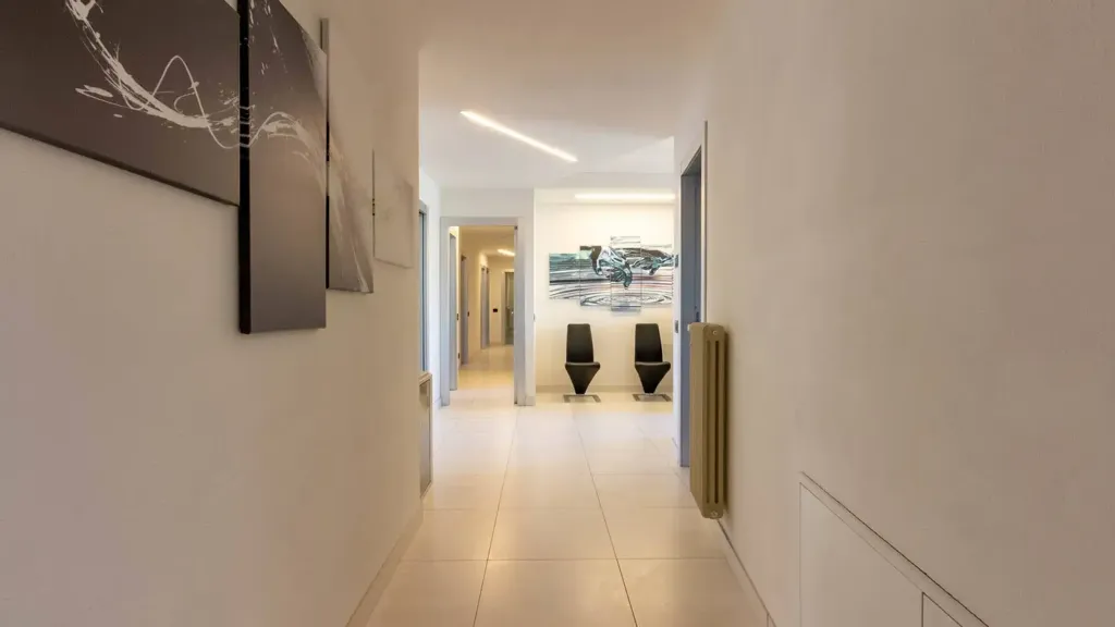 Esik - Apartment with Long Balcony in Siena