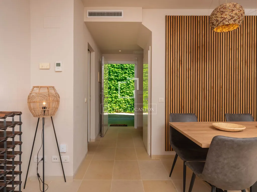 Söögituba - Renovated Townhouse Near Beach in Cala Llonga
