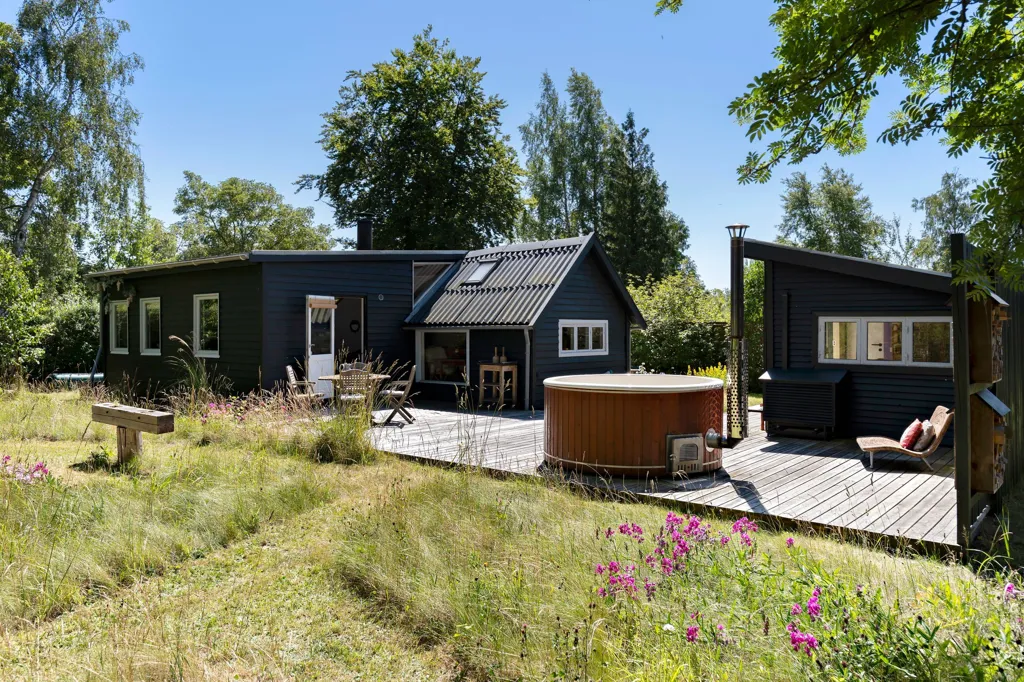 Aed - 1973 Summerhouse with Canal View in Grevinge