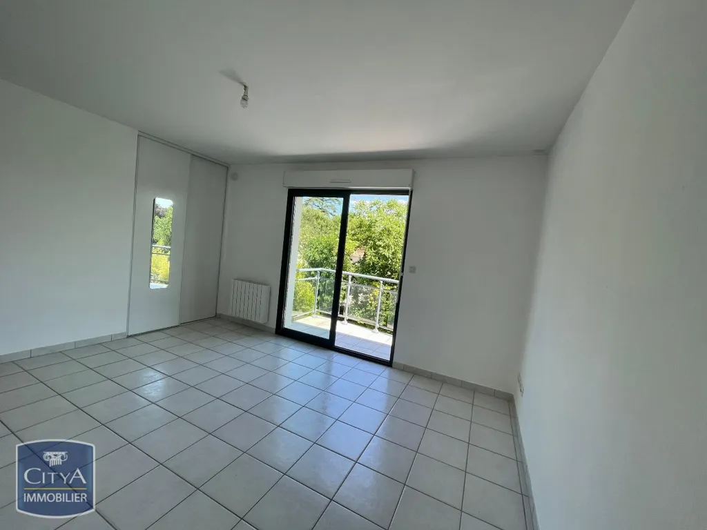 Rooms - Apartment with Balcony in Niort