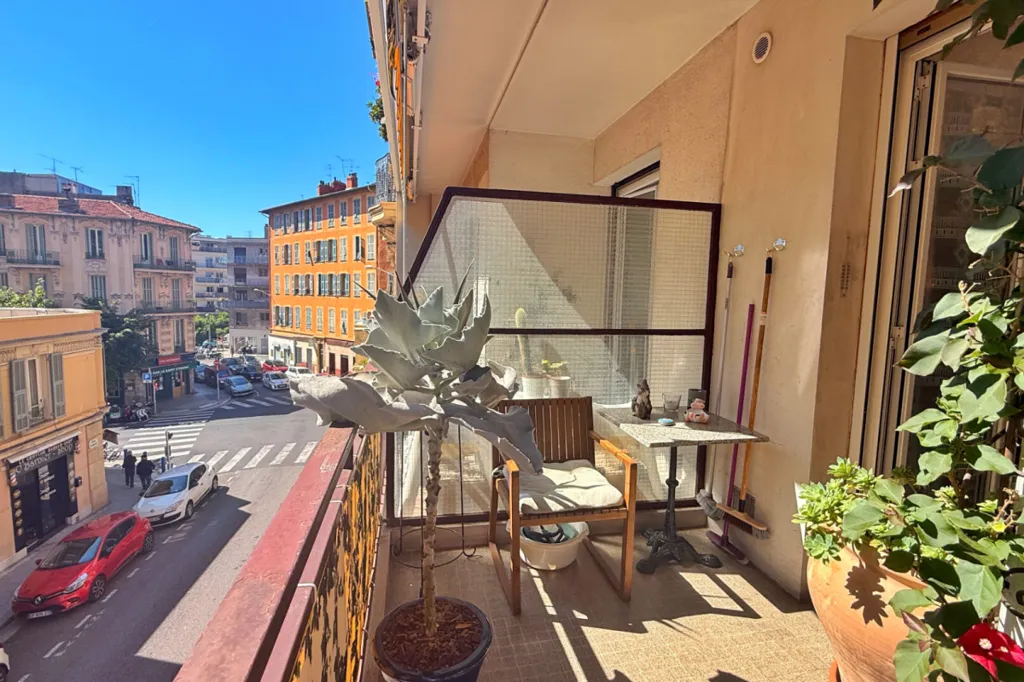 Balcon - Appartement Traversant avec Terrasse à Nice