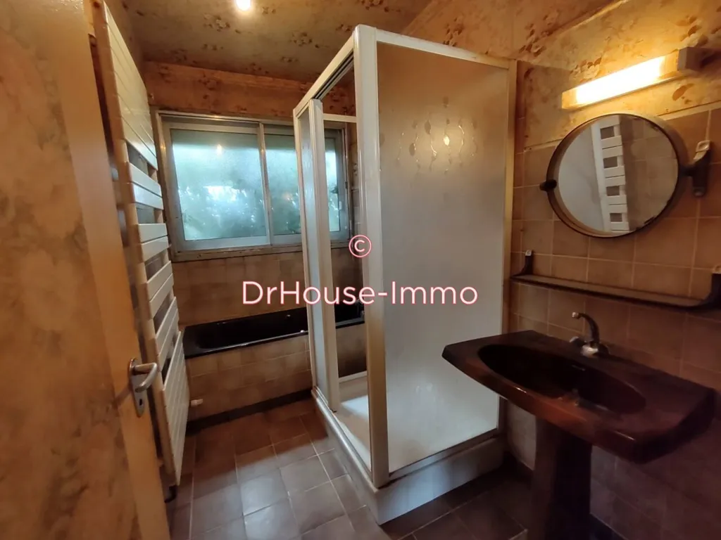 Salles de bain - Maison à Rafraîchir avec Véranda à Déols