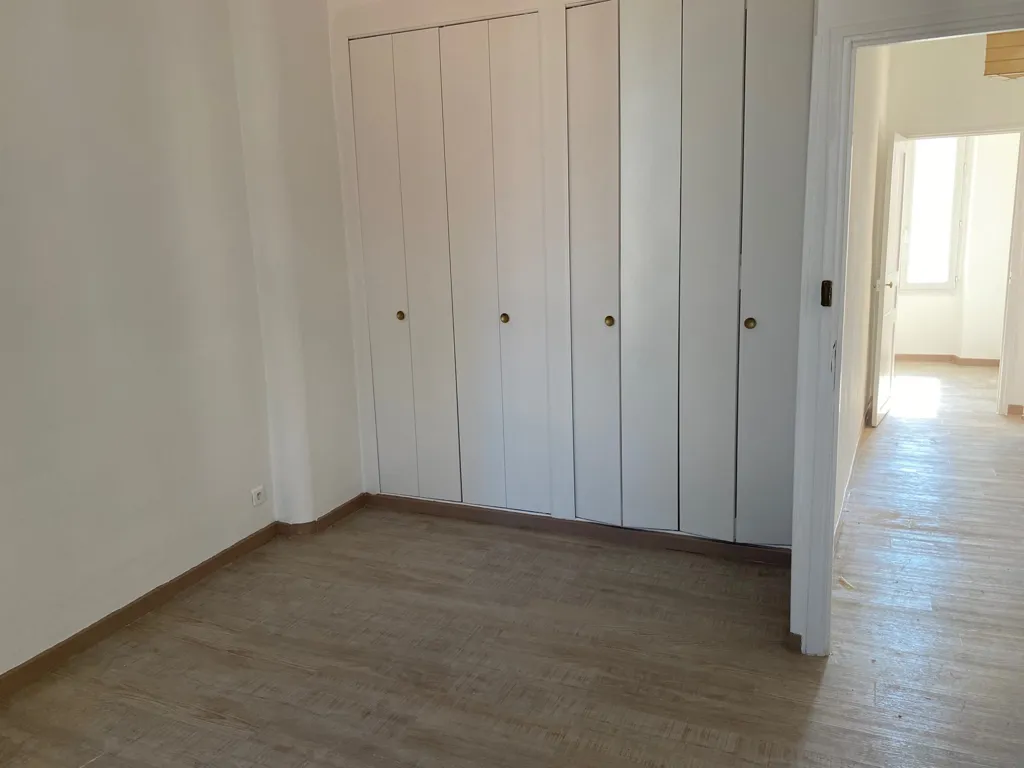 Rooms - Duplex Apartment with Terrace in Toulon Centre