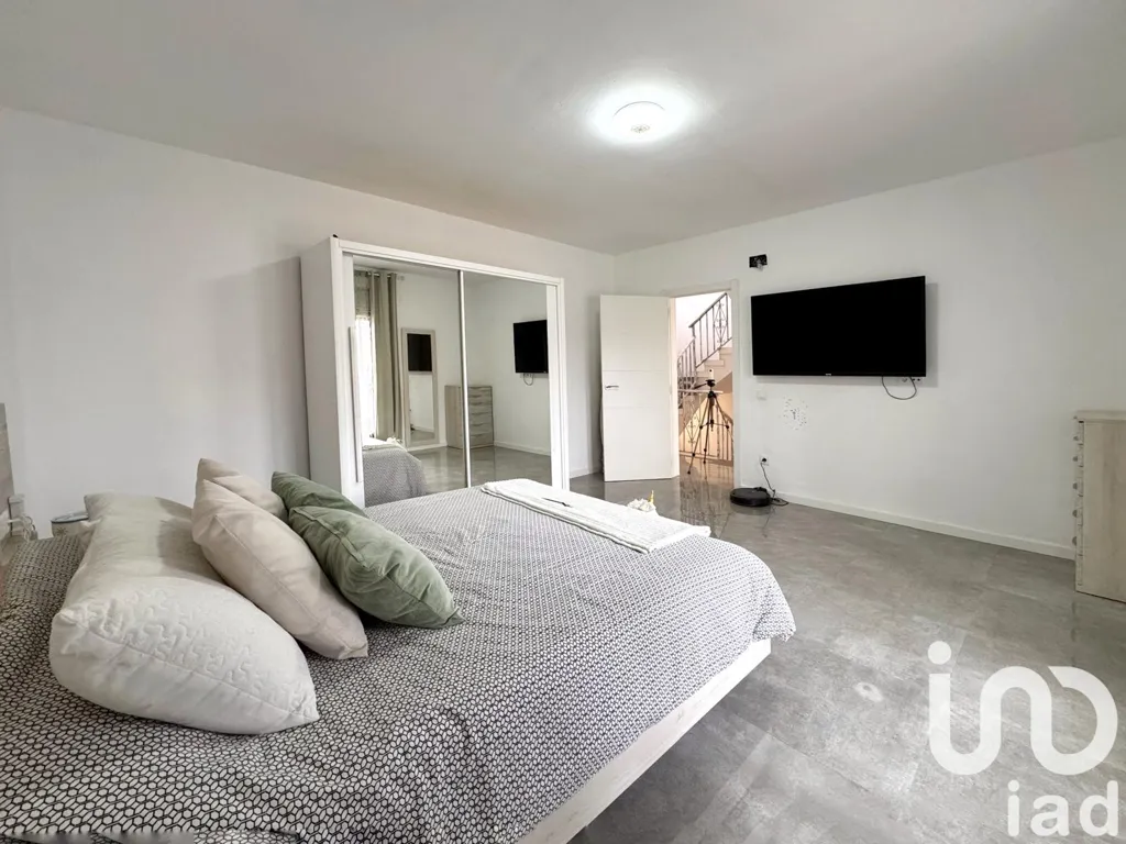 Chambres - Twin-Storey House with Multiple Terraces in Cambrils