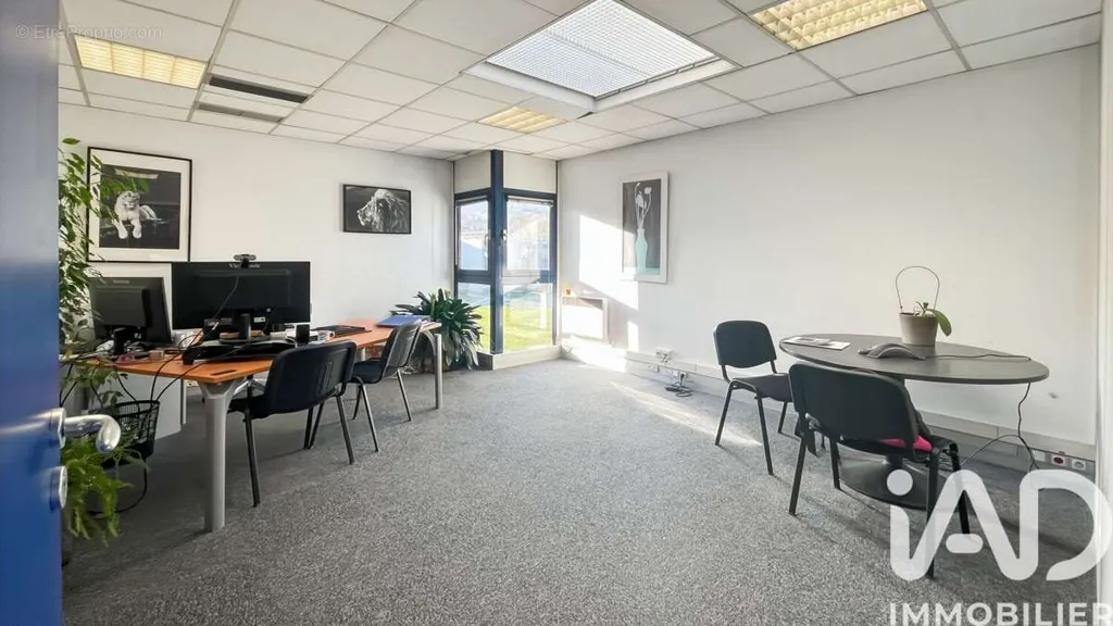Studio - Office Space with Parking in Meylan