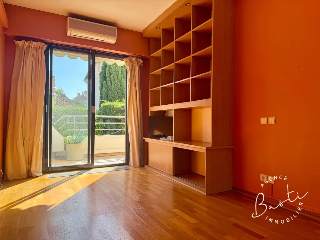 Chambres - Appartement 4 Pièces avec Terrasse Sud à Proximité de la Rue du Commandant Rolland