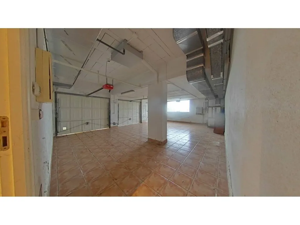 Garage - Five-Bedroom House with Indoor Pool in Mungia