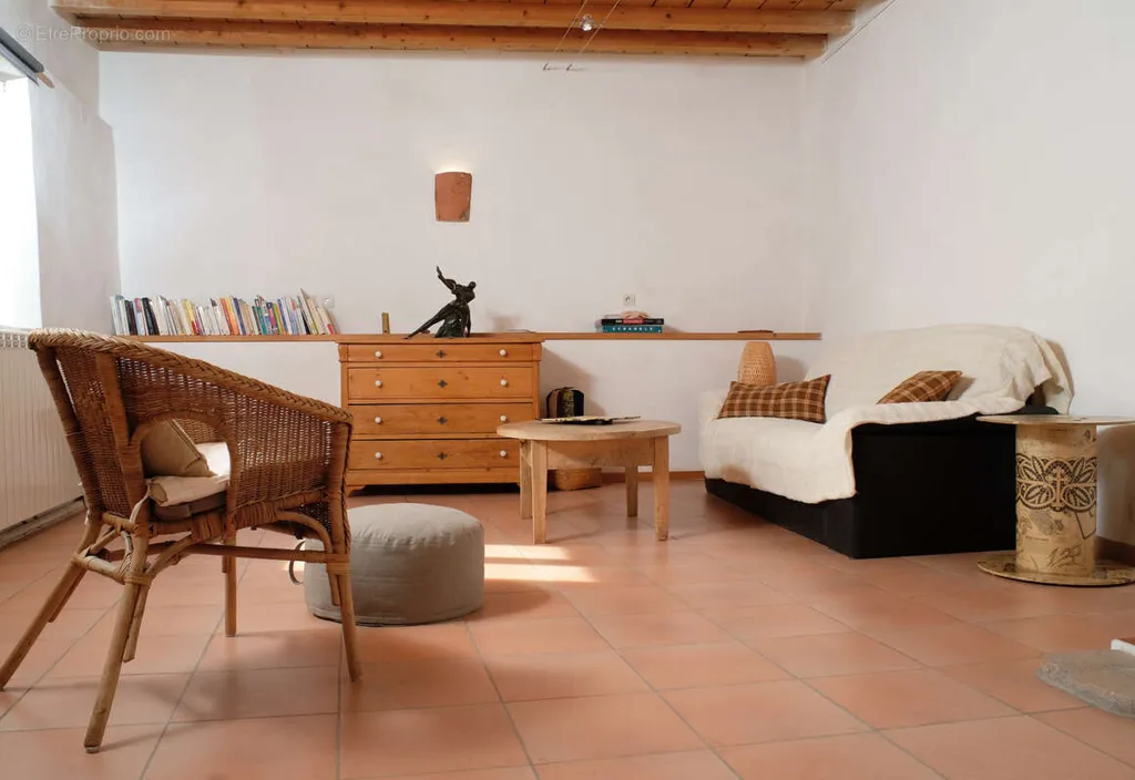 Elutuba - Charming Ensemble with Village Views near Uzès