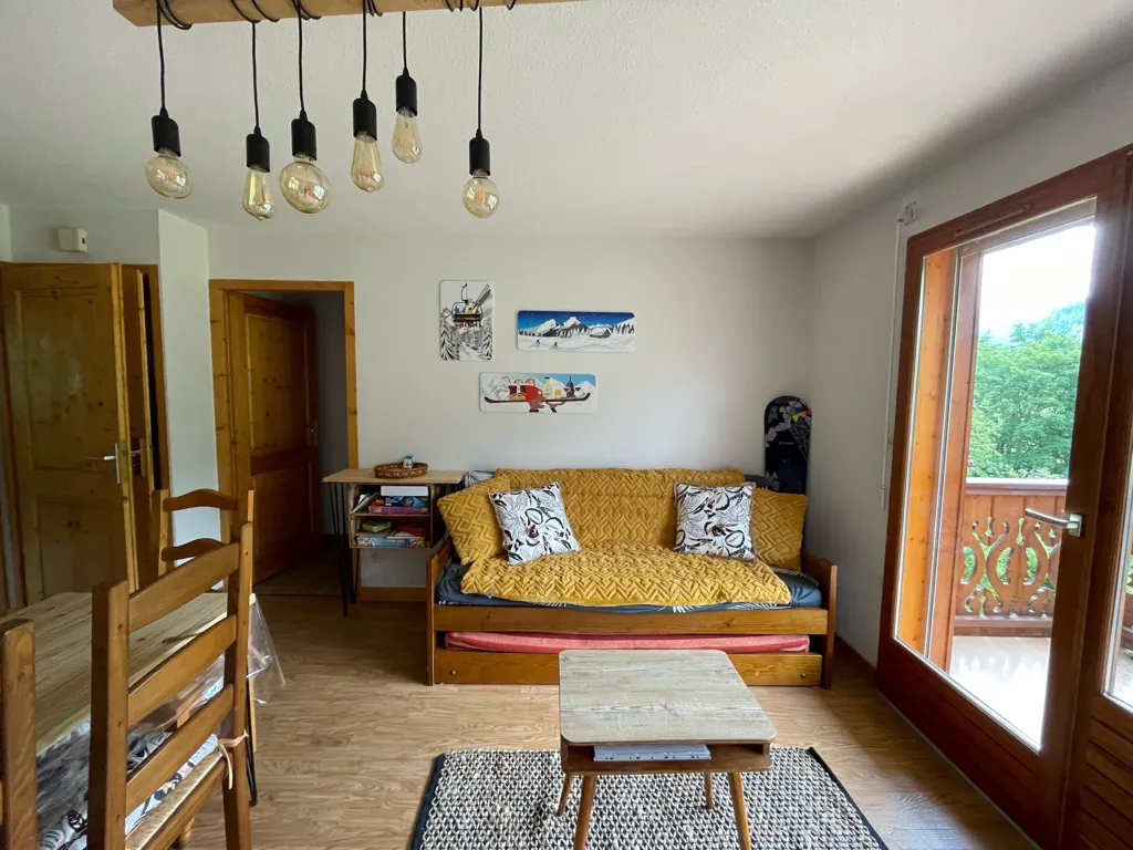 Séjour - Appartement Meublé avec Balcon à Samoëns