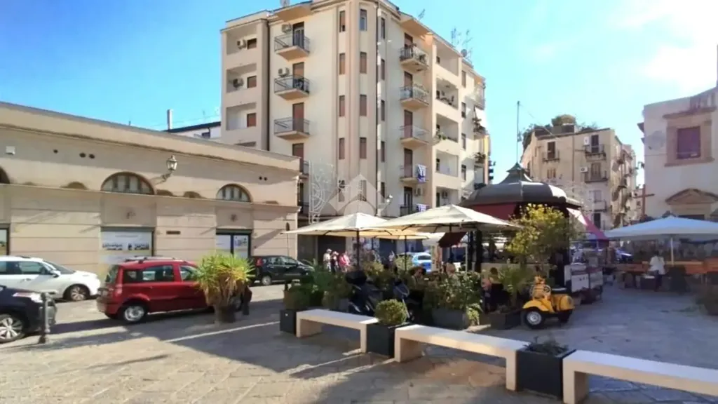 Spacious Flat with Terraces in Palermo Centre