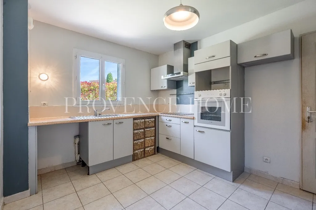 Kitchen - Charming 4-Piece House with Pool in Lagnes