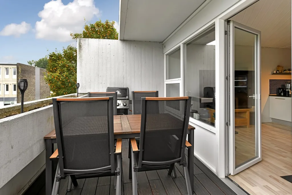 Balcon - Condo with South-Facing Balcony in Esbjerg