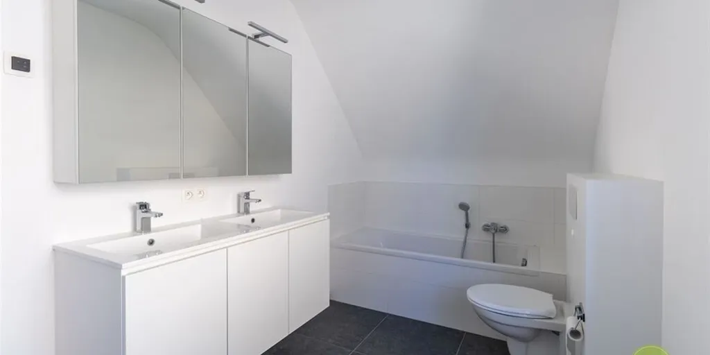Salles de bain - Maison Moderne avec Jardin à Oud-Turnhout