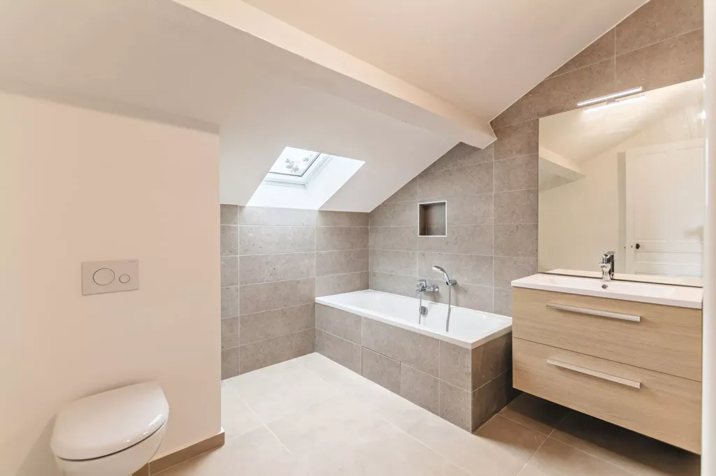 Salles de bain - Maison de Caractère avec Terrasse à Écully