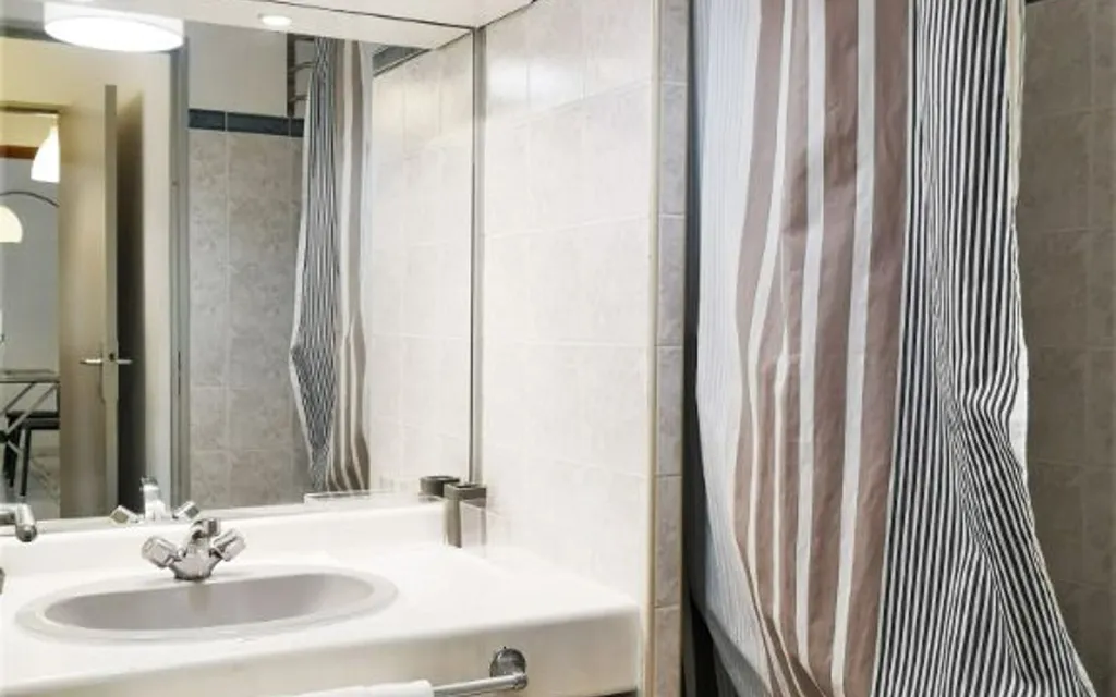 Salles de bain - Appartement en rez-de-digue avec parking à Toulouse