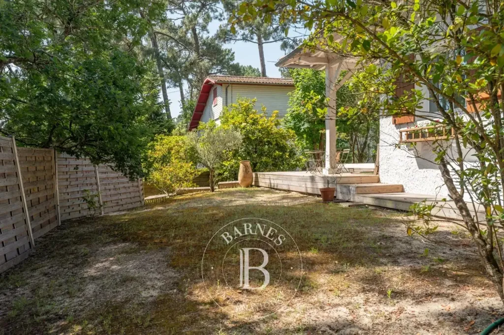Garden - Forest-Edge House with Pool near Arcachon
