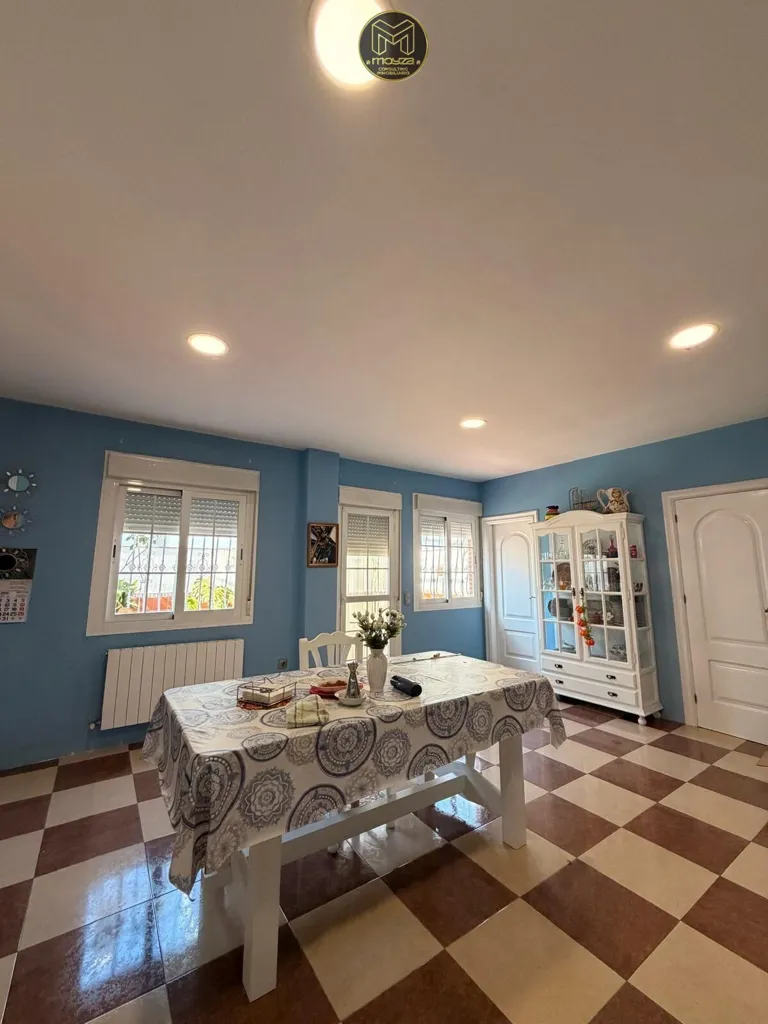 Söögituba - Luxury Villa with Private Garage on Gran Bulevar