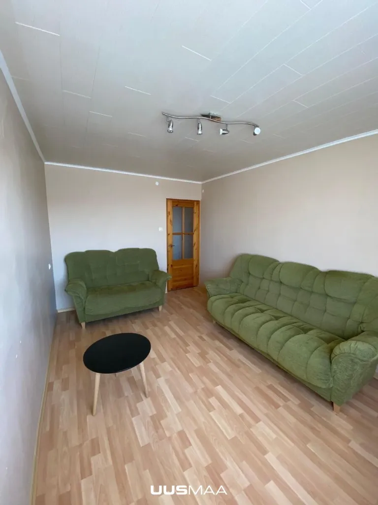 Elutuba - Renovated Flat with Lake View in Valgusküllane