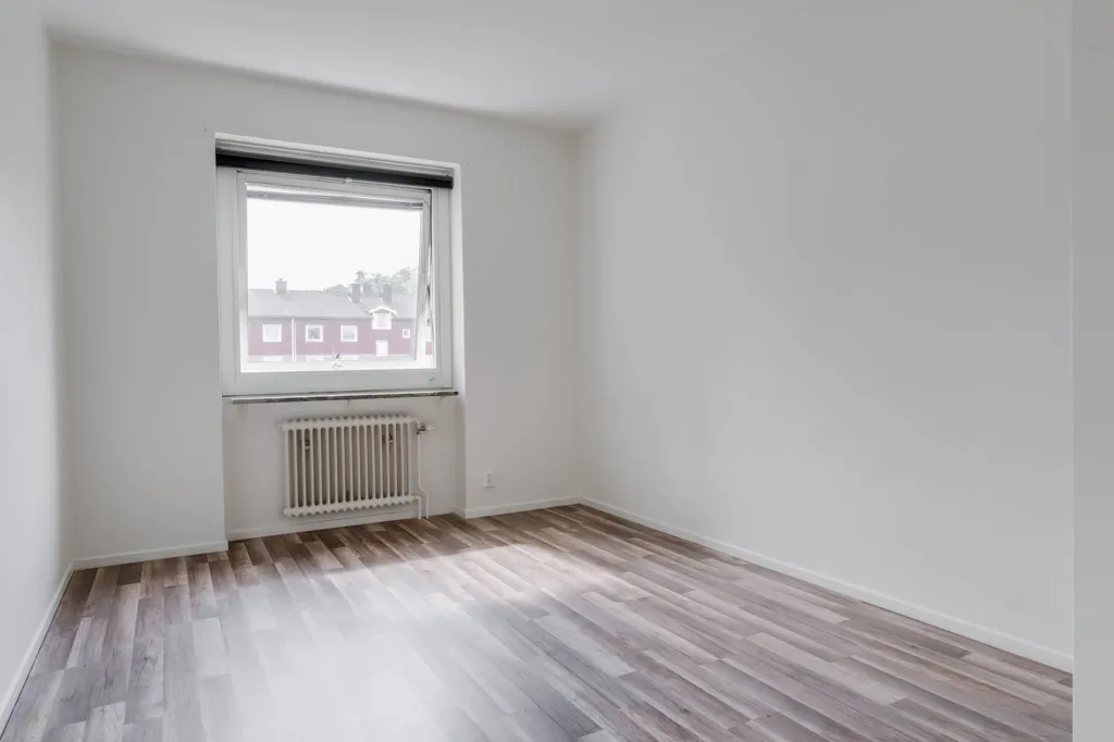 Pièces - Apartment with Balcony in Byttorp