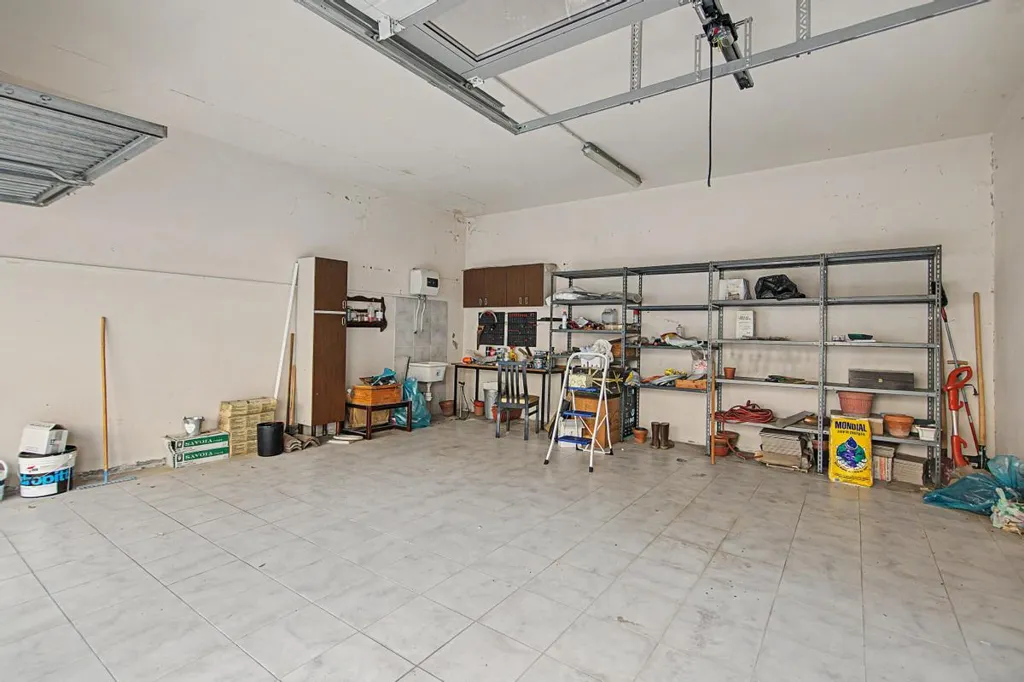 Garage - Terraced House with Private Garden in Ferrara