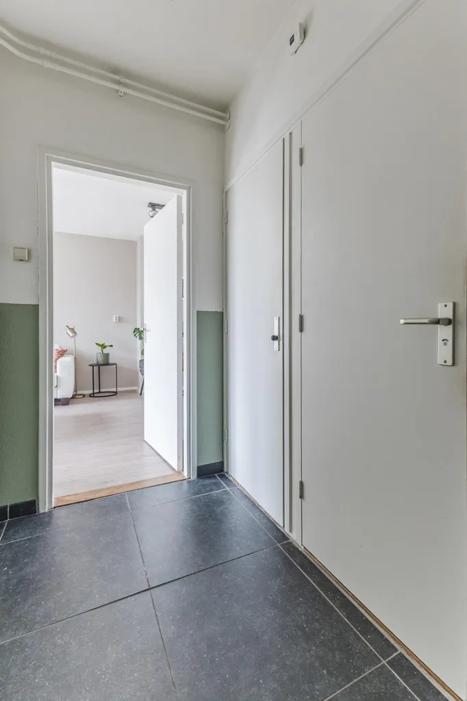 Esik - Portiekflat with Zuidas View in Amsterdam