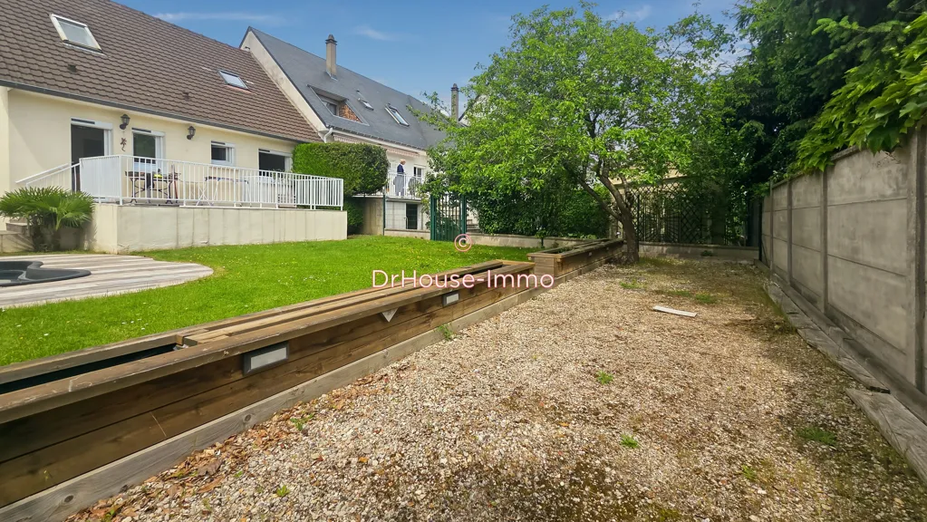 Jardin - Maison Familiale avec Jacuzzi à Savigny-sur-Orge