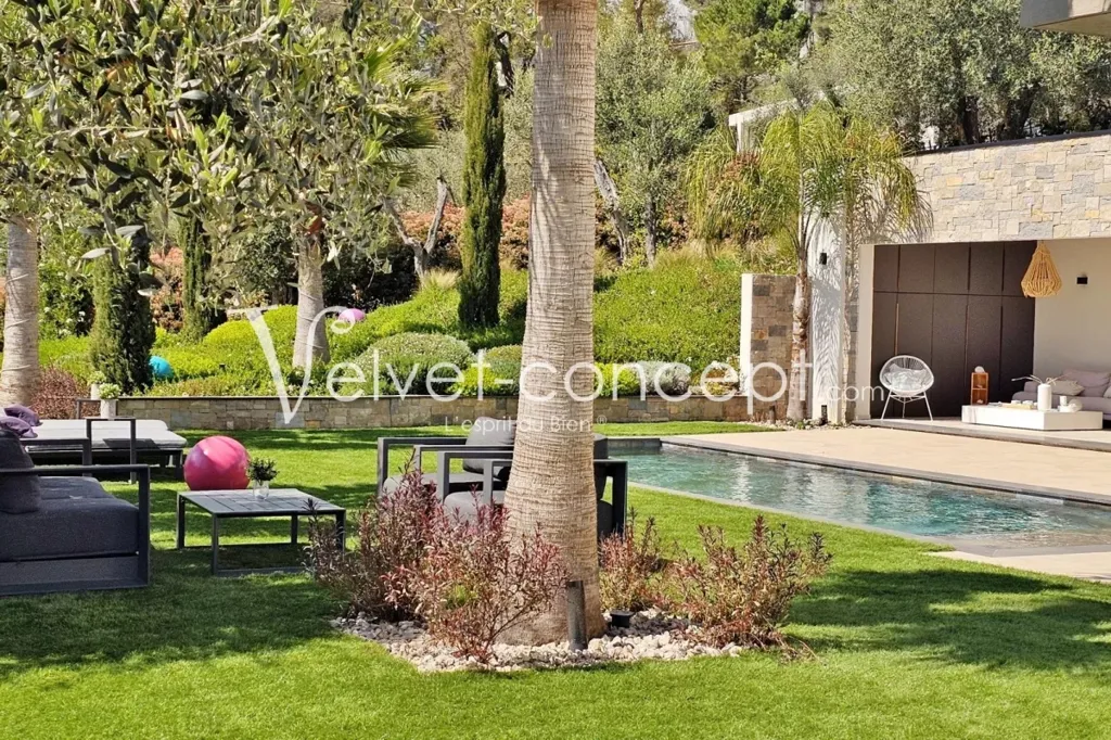 Piscina - Contemporary Villa with Pool in Valbonne