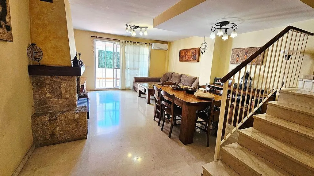 Salle à manger - Semi-detached House with Pool in Benalmádena