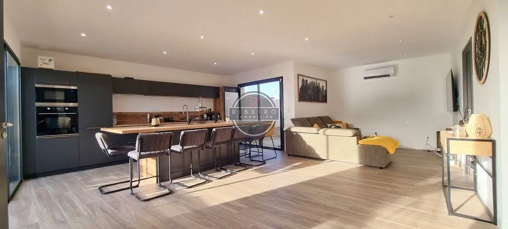 Cuisine - Villa Luxueuse avec Piscine à Le Grau-d'Agde