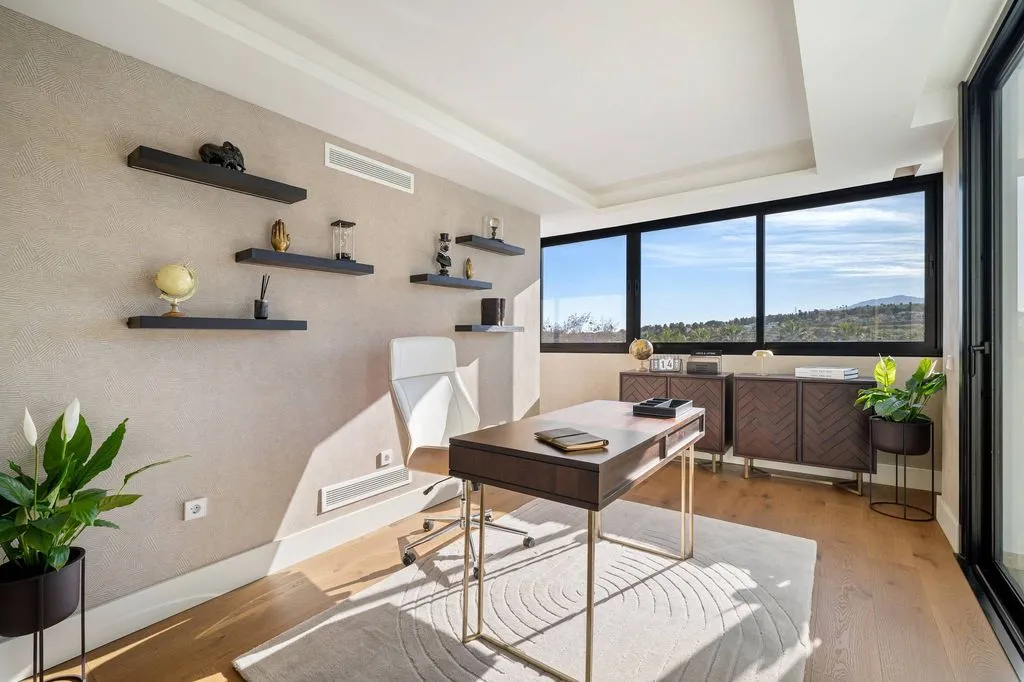 Bureau - Luxury Villa with Infinity Pool in Marbella