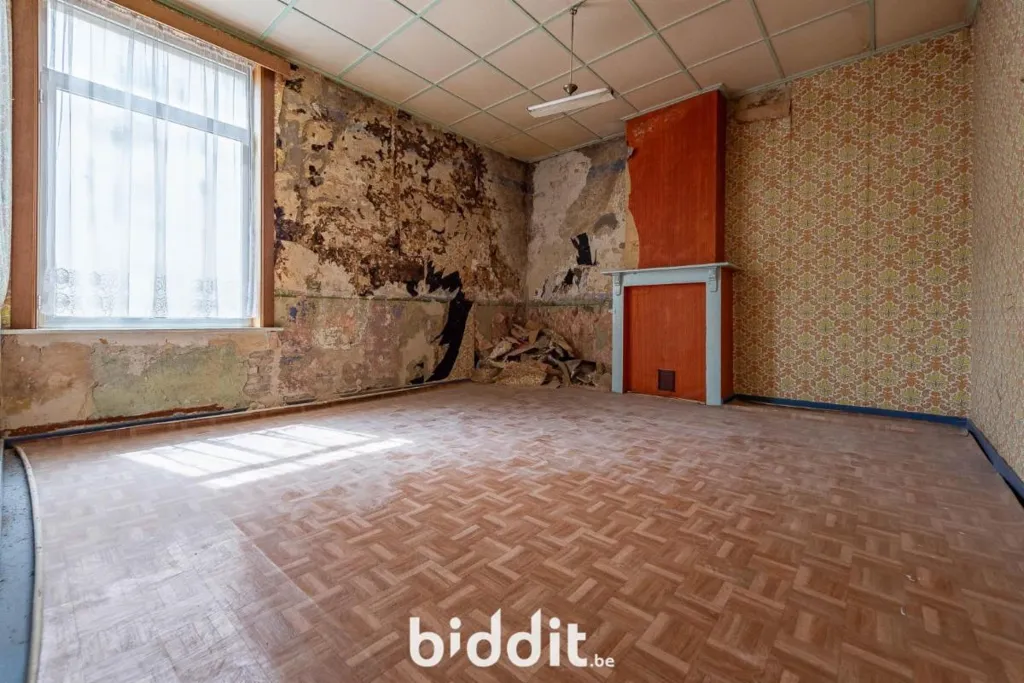 Pièces - Appartement à Rénover avec 2 Façades en Centre-Ville